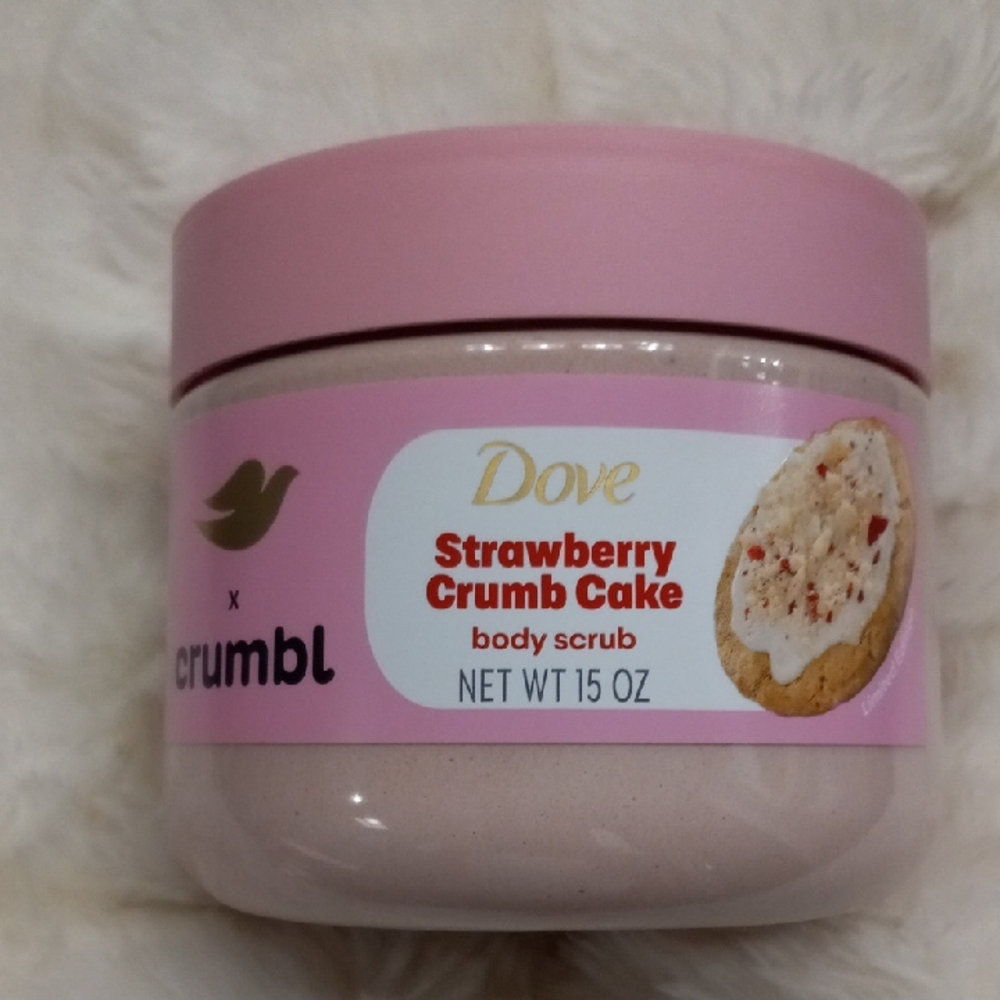 Dove Strawberry Crumb Cake Body Scrub — Pink